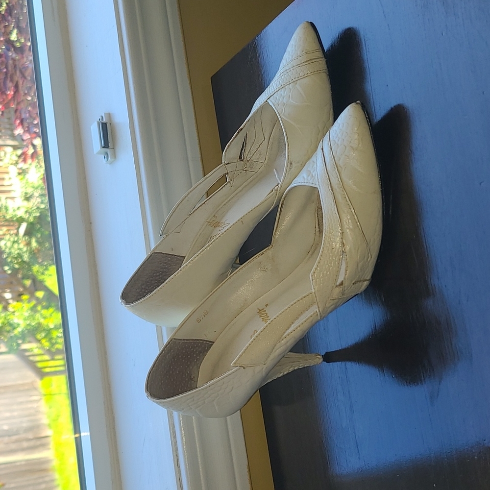 Vintage white leather rush express heels